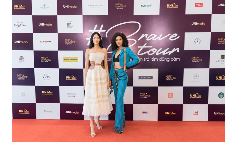 Hoa hậu H’Hen Niê và Á hậu Hoàng Thùy đọ catwalk tại Brave Tour Hồ Chí Minh